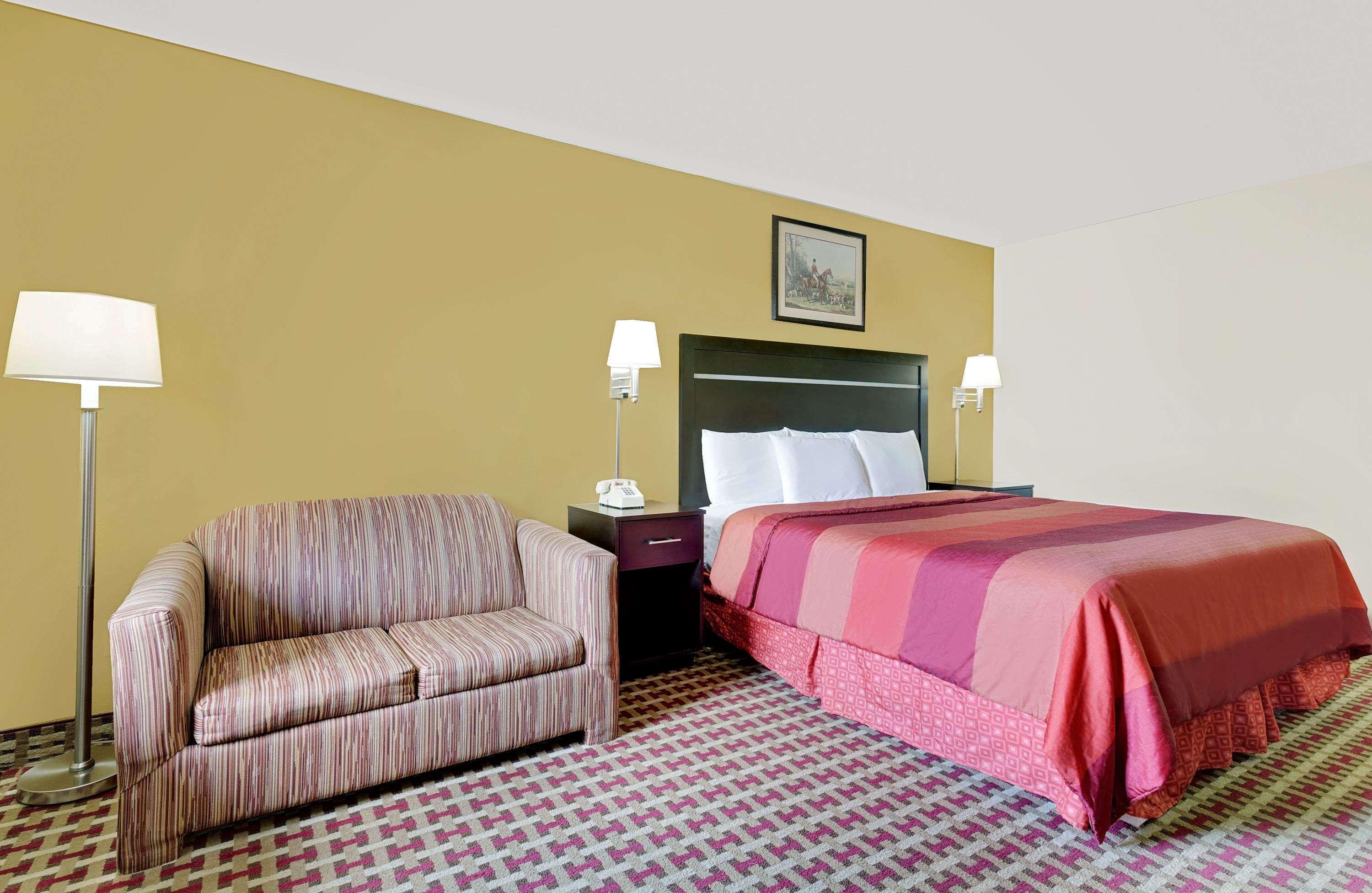 Days Inn By Wyndham Savannah Buitenkant foto