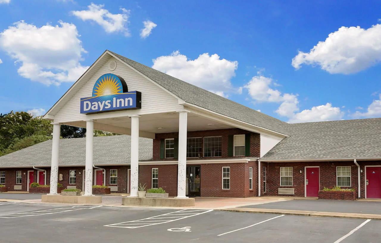 Days Inn By Wyndham Savannah Buitenkant foto